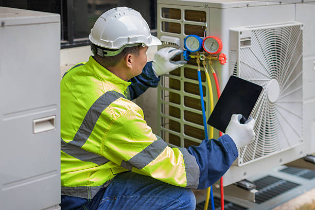Professional Hvac technician working in Mesquite, TX